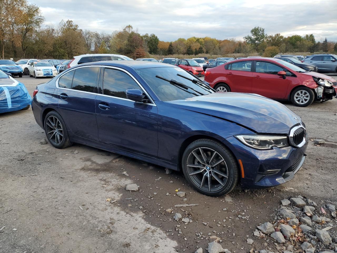 2020 BMW 330Xi - Фото 4