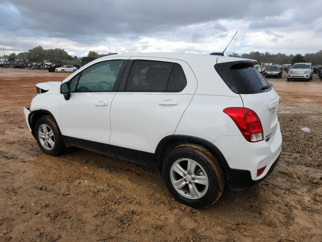 2022 Chevrolet Trax Ls - Image 2