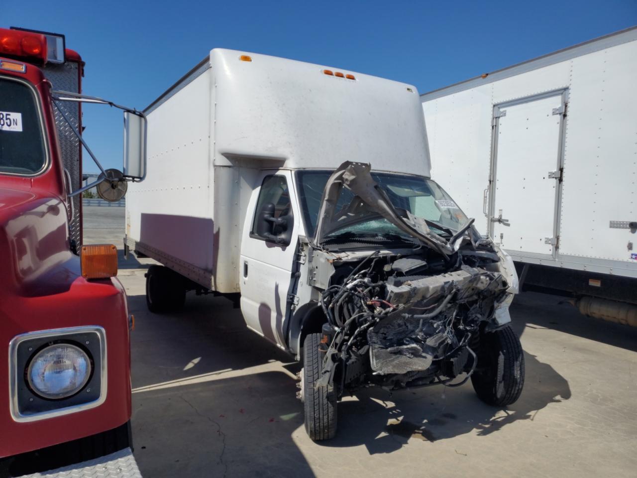 2013 Ford Econoline E450 Super Duty Cutaway Van - Фото 4