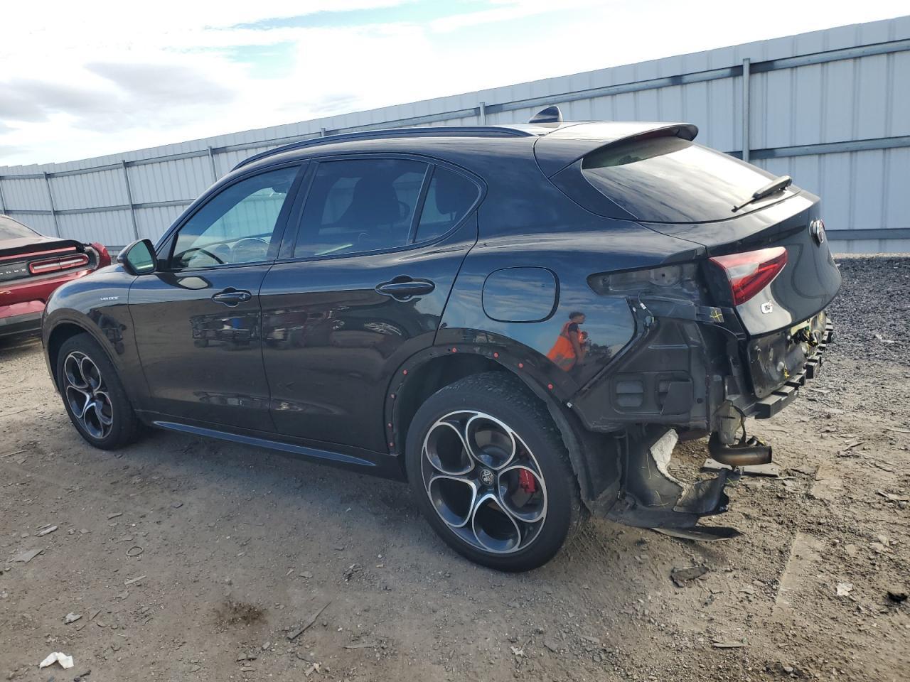 2022 Alfa Romeo Stelvio Ti - Фото 2
