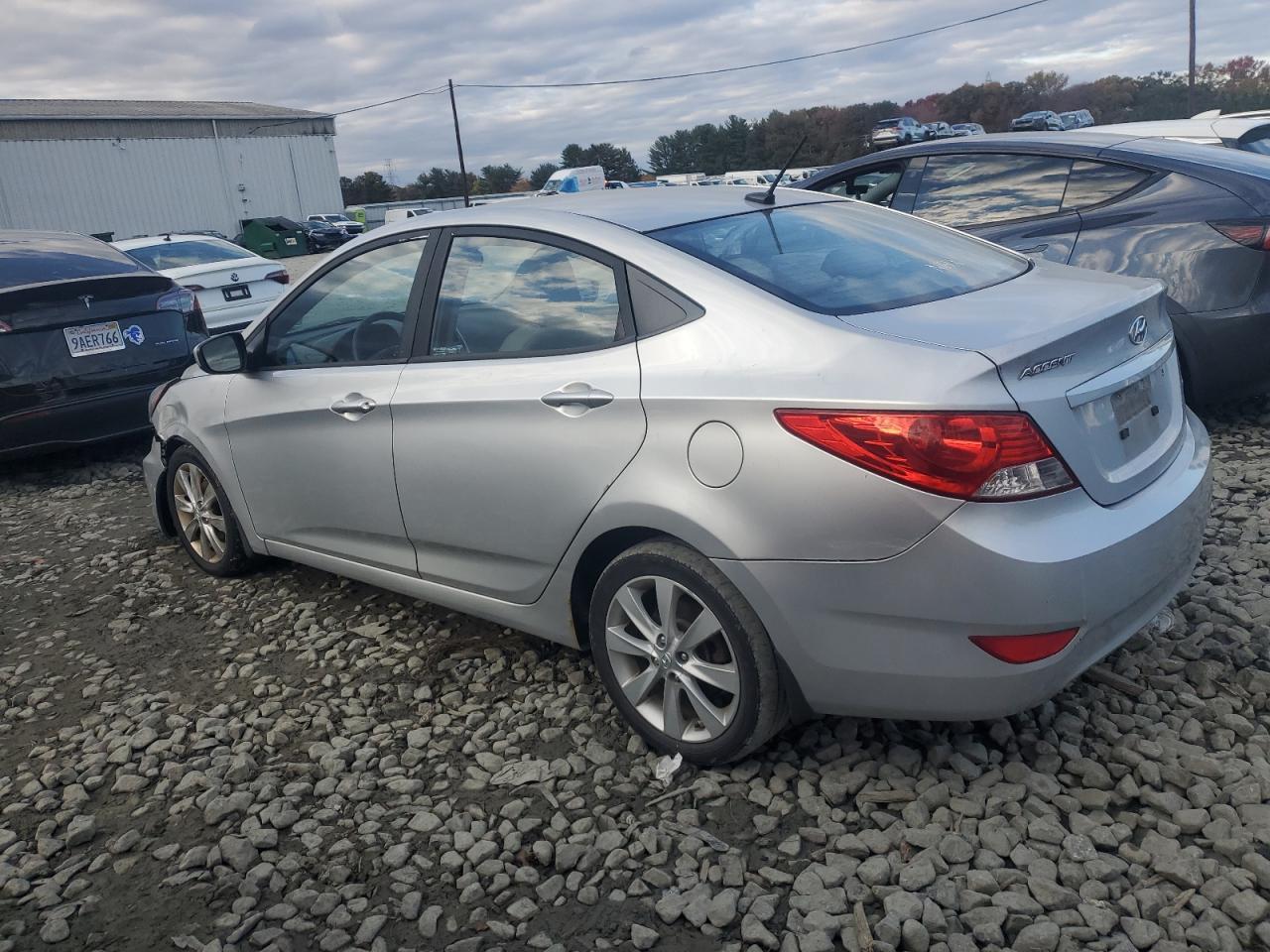 2013 Hyundai Accent Gls - Фото 2