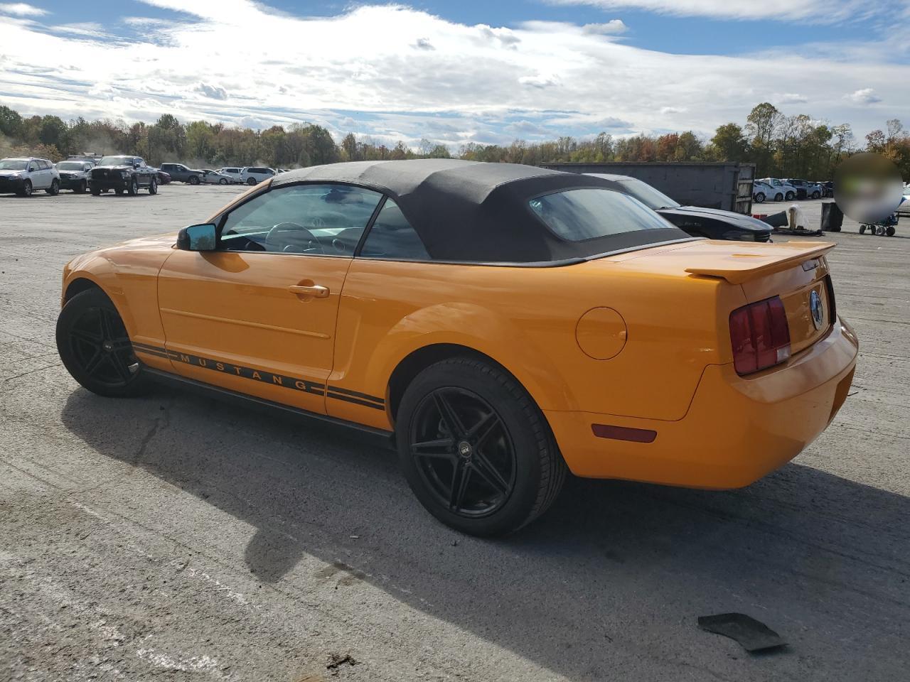 2007 Ford Mustang - Image 2