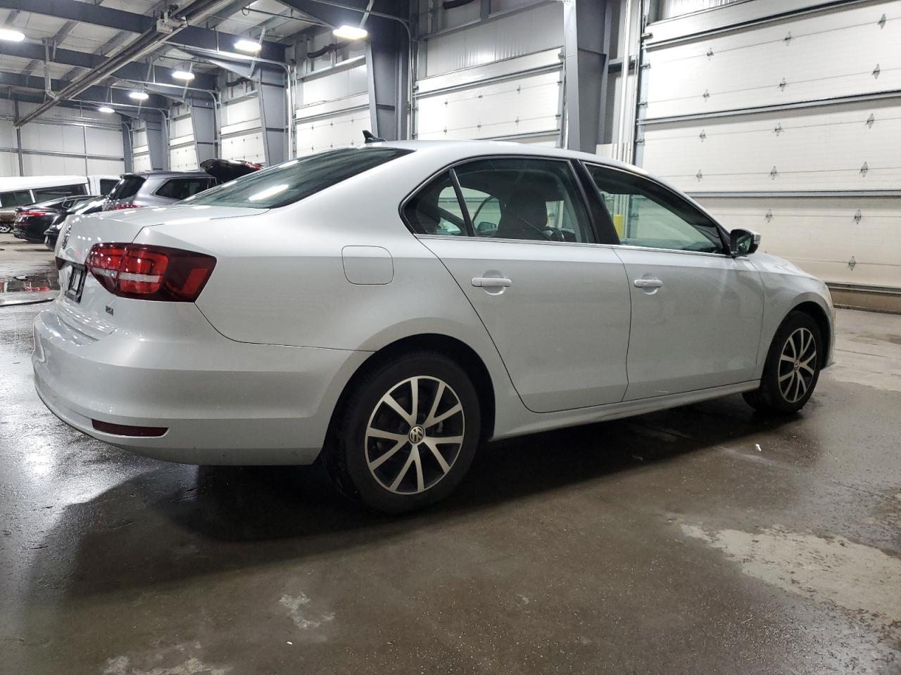 2017 Volkswagen Jetta Se - Фото 3