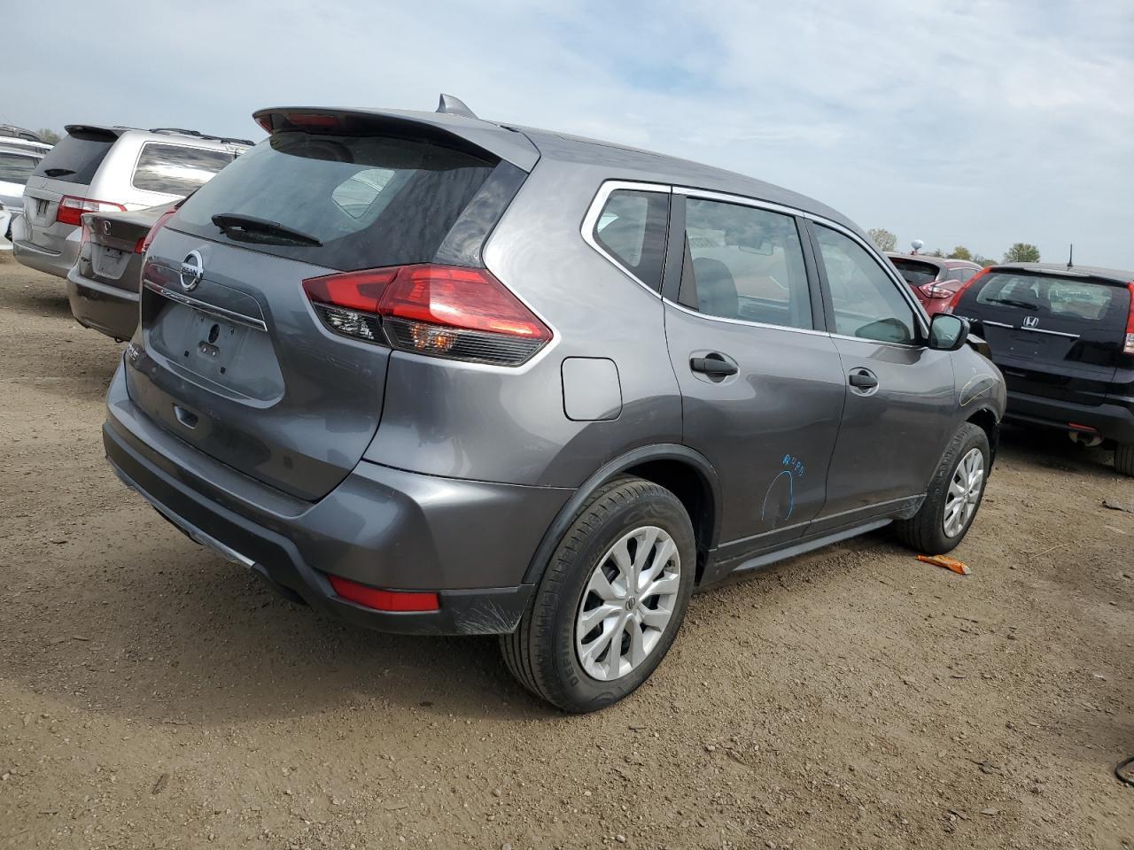 2017 Nissan Rogue S - Фото 3