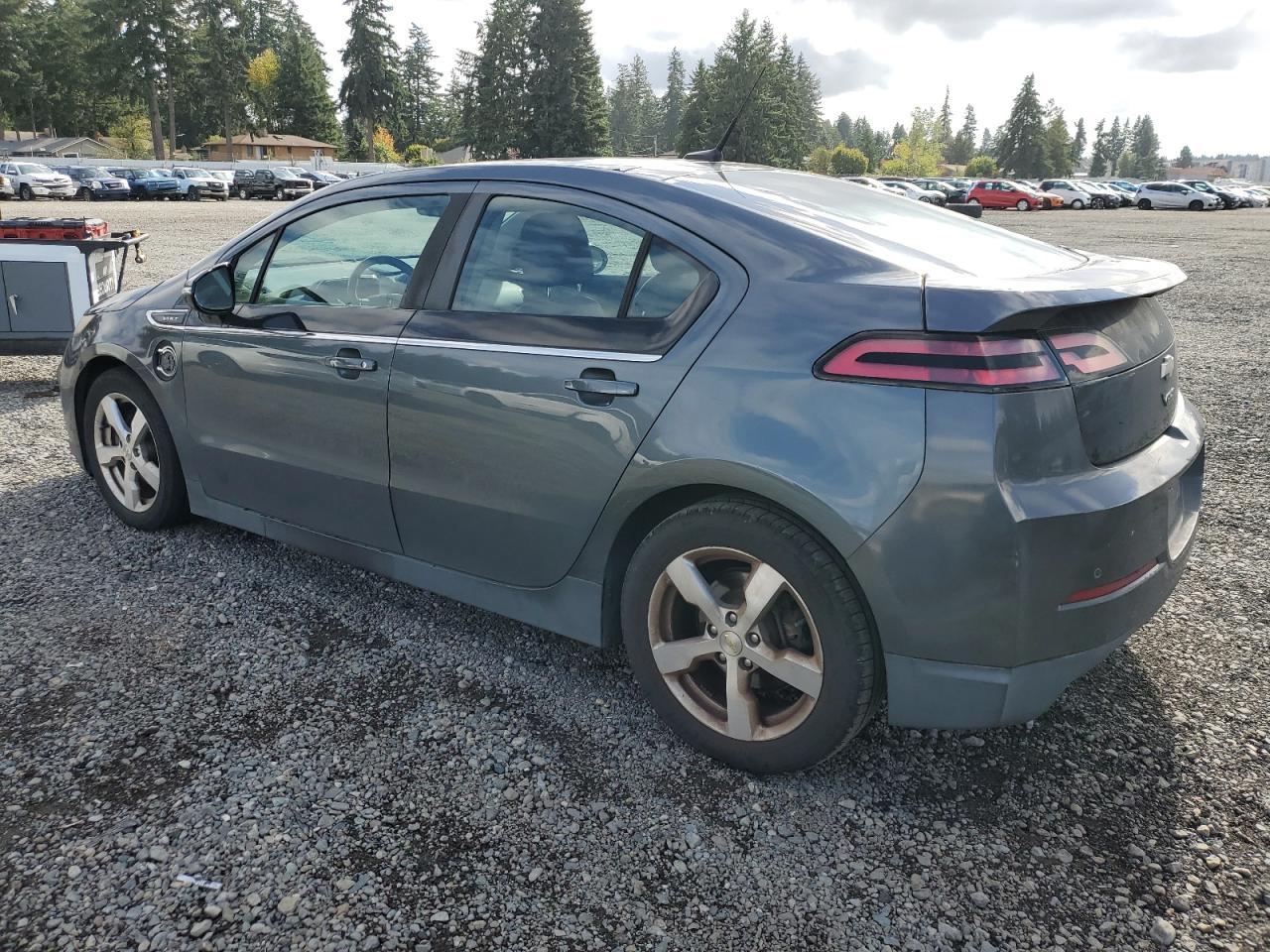 2011 Chevrolet Volt - Image 2
