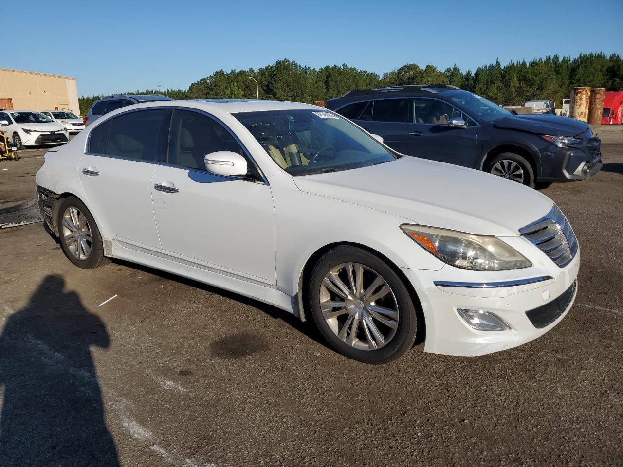 2013 Hyundai Genesis 3.8L - Фото 4