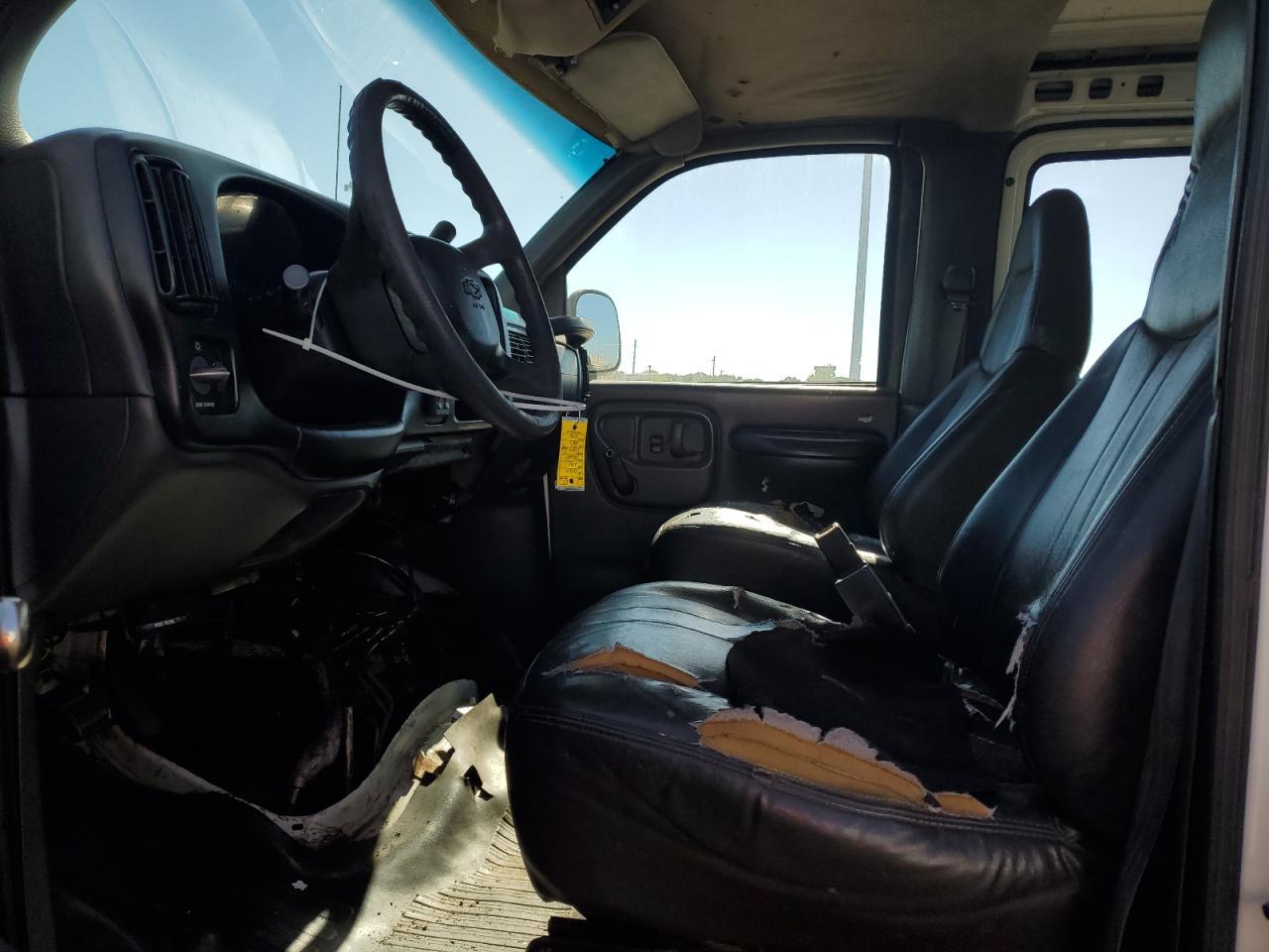 2002 Chevrolet Express G2500 - Image 7