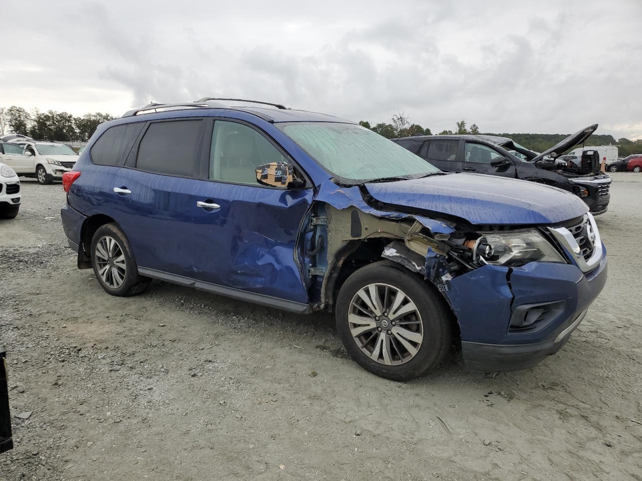 2017 Nissan Pathfinder S - Фото 4