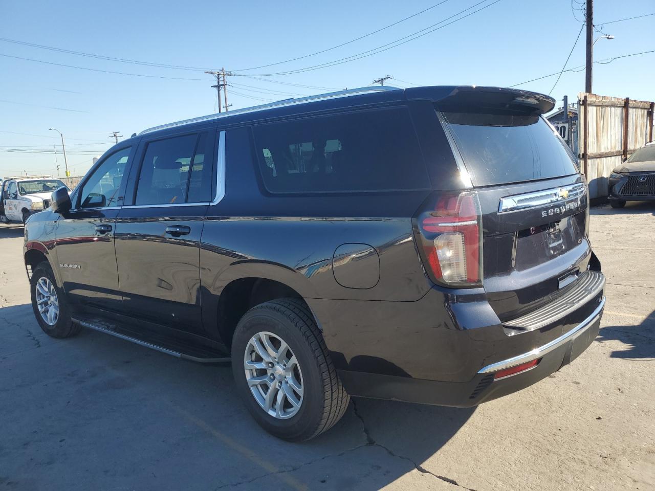 2023 Chevrolet Suburban C1500 Lt - Image 2