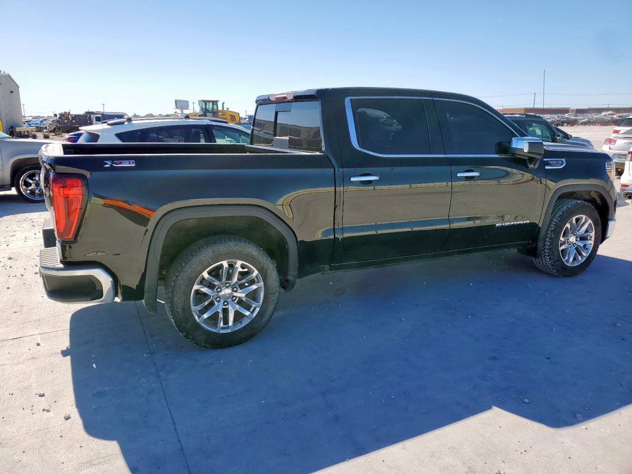 2022 GMC Sierra Limited K1500 Slt - Image 3
