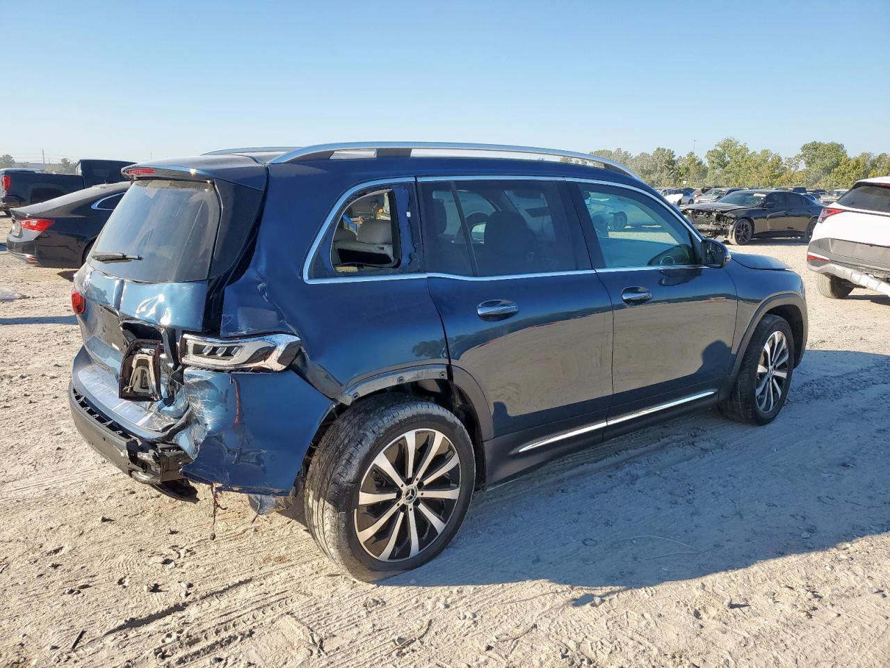 2022 Mercedes-Benz Glb 250 - Фото 3