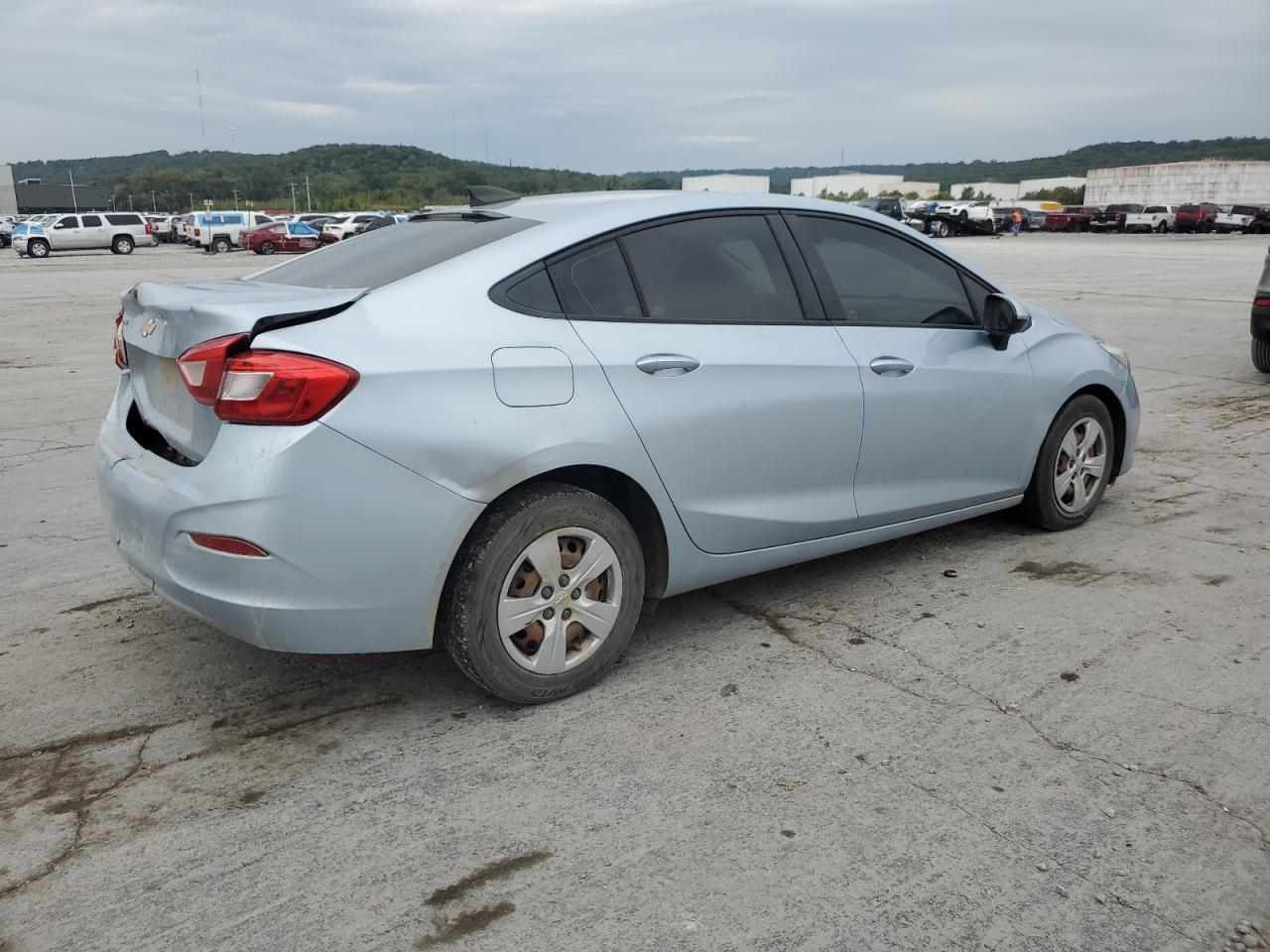 2017 Chevrolet Cruze Ls - Image 3