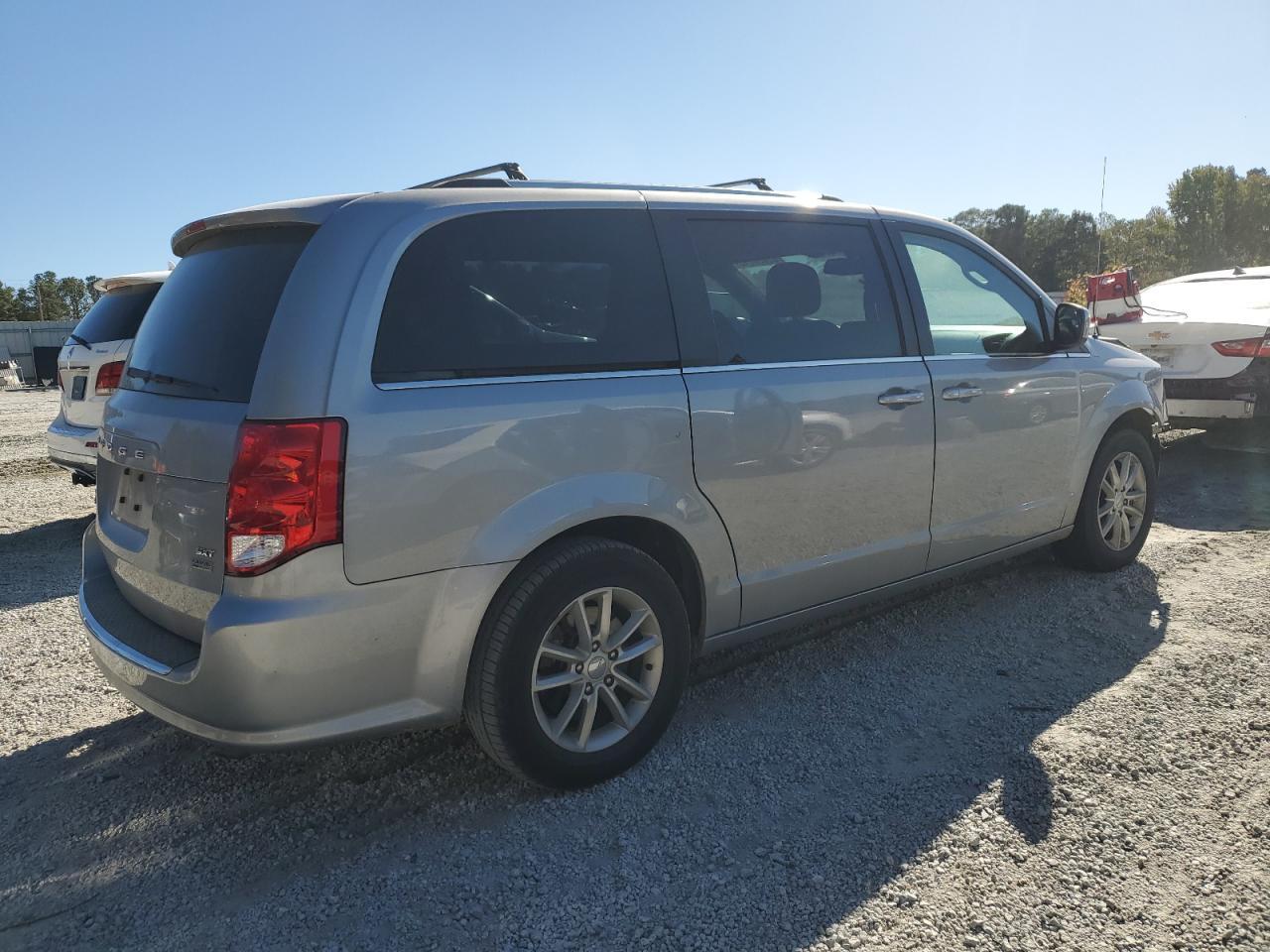 2019 Dodge Grand Caravan Sxt - Image 3