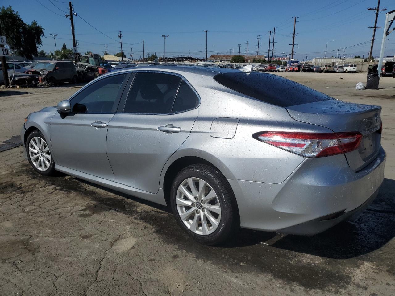 2019 Toyota Camry L - Фото 2