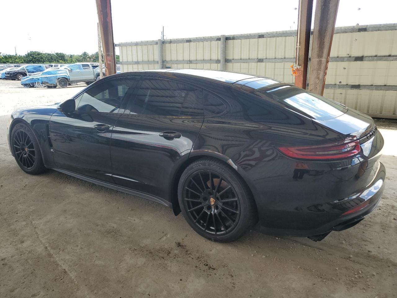 2018 Porsche Panamera 4 - Фото 2