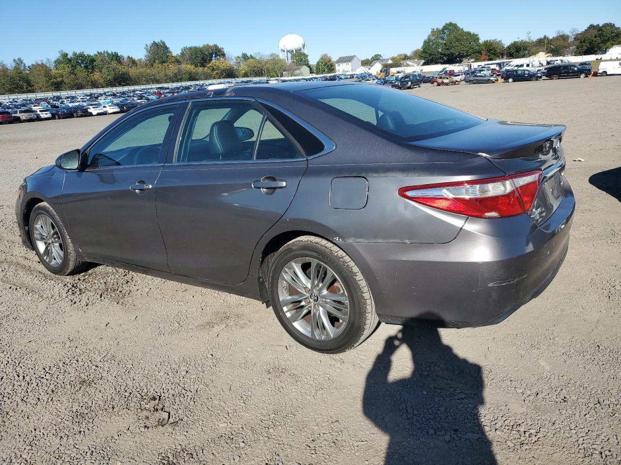 2016 Toyota Camry Le - Фото 2