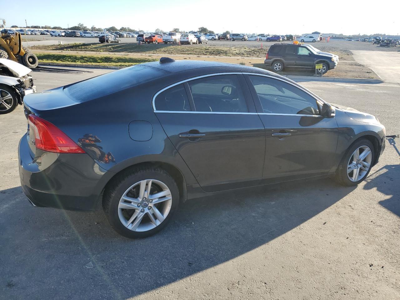 2015 Volvo S60 Platinum - Image 3