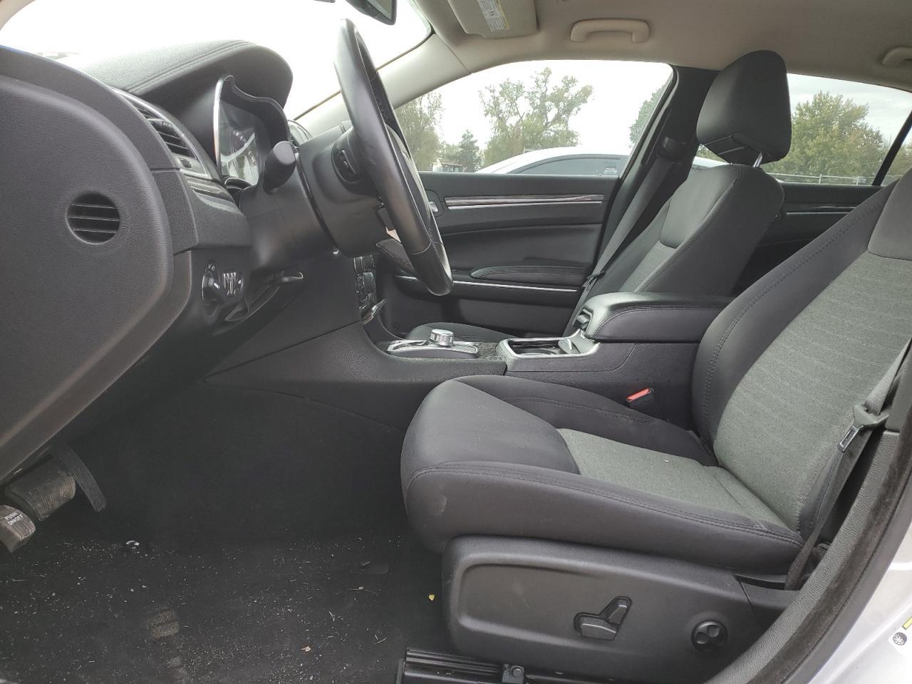 2021 Chrysler 300 Touring - Image 7