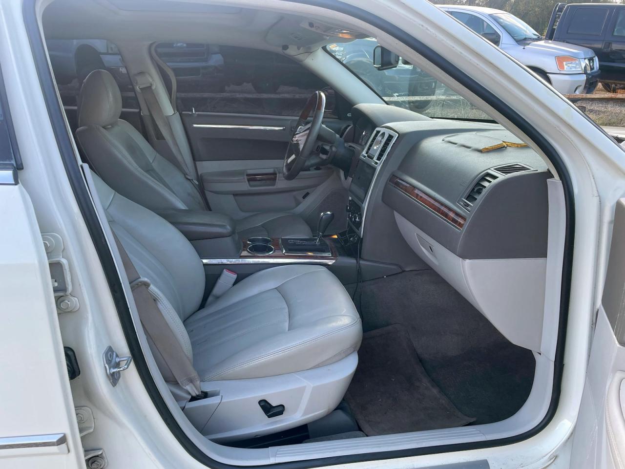 2010 Chrysler 300C - Фото 5