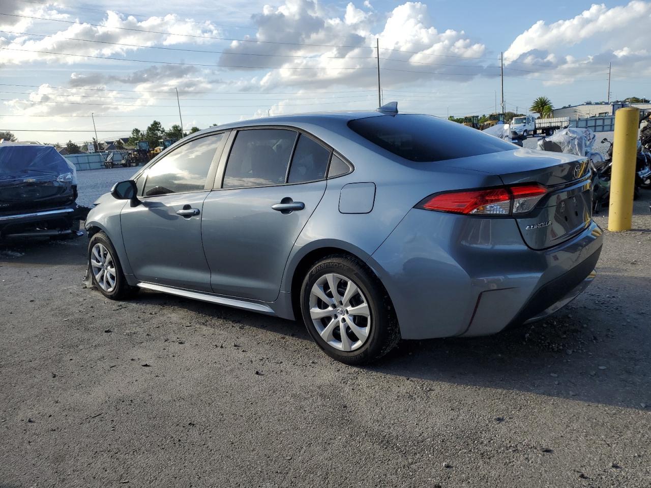 2021 Toyota Corolla Le - Фото 2