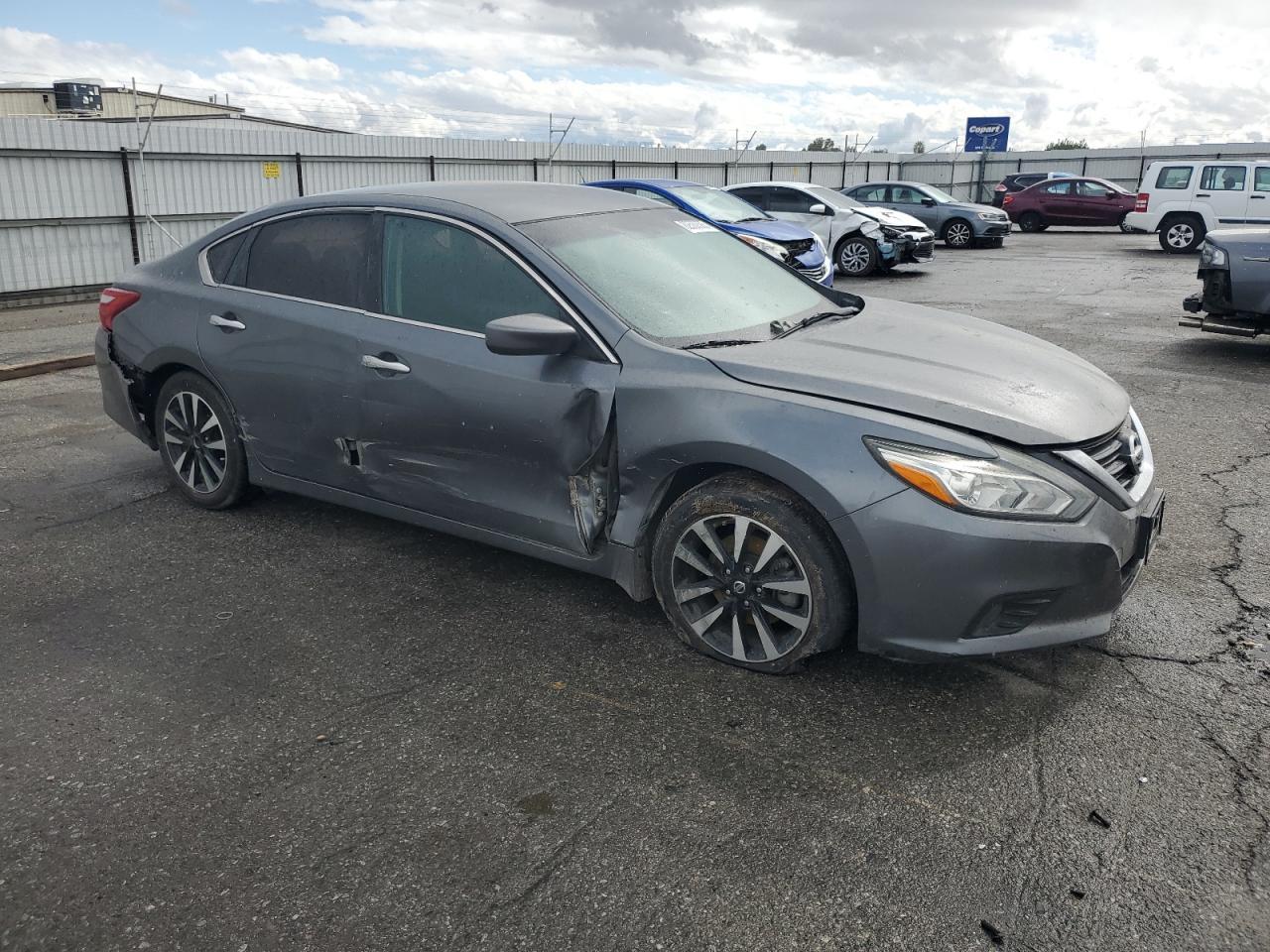 2017 Nissan Altima 2.5 - Image 4