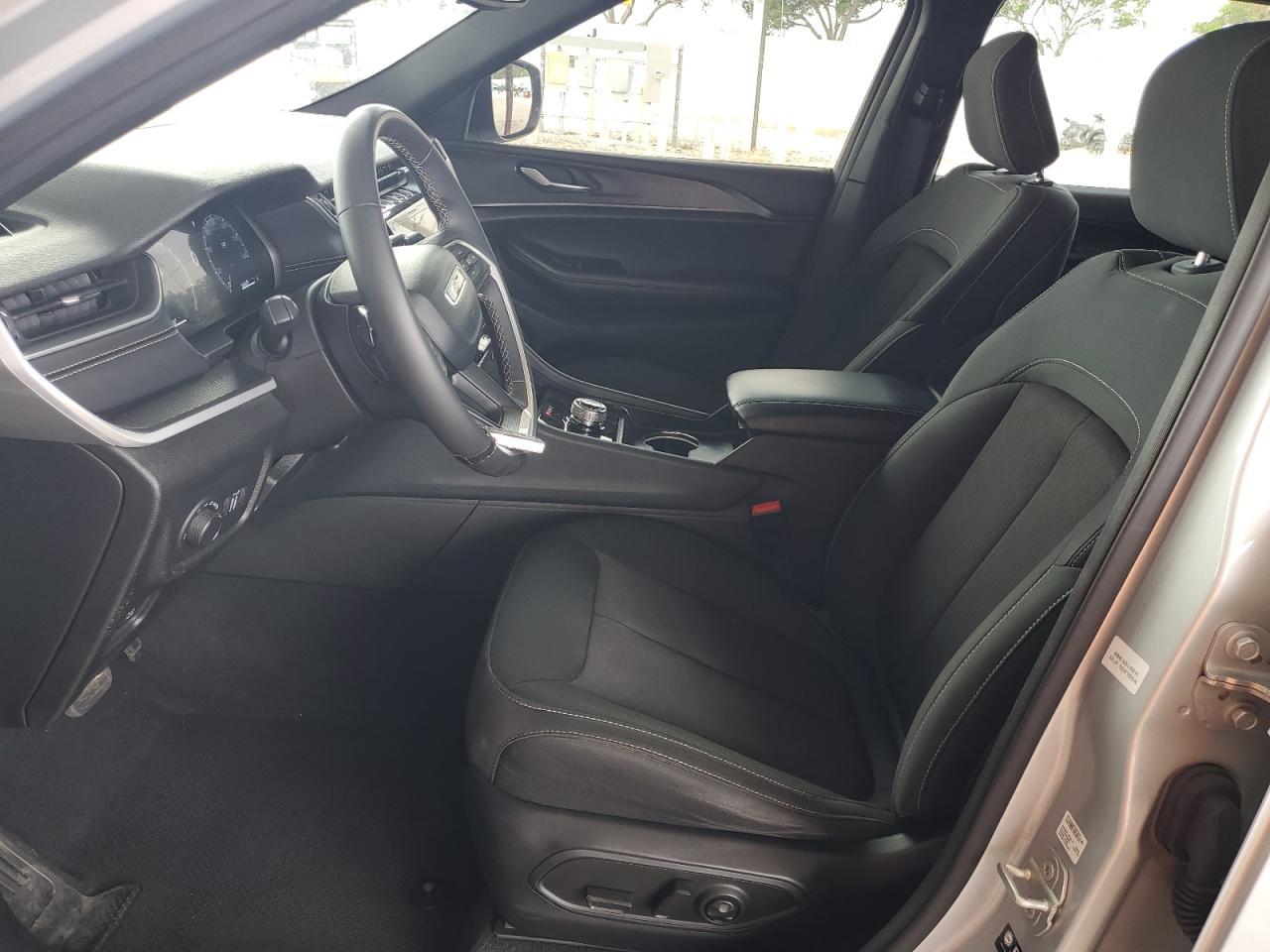 2024 Jeep Grand Cherokee L Laredo - Image 7