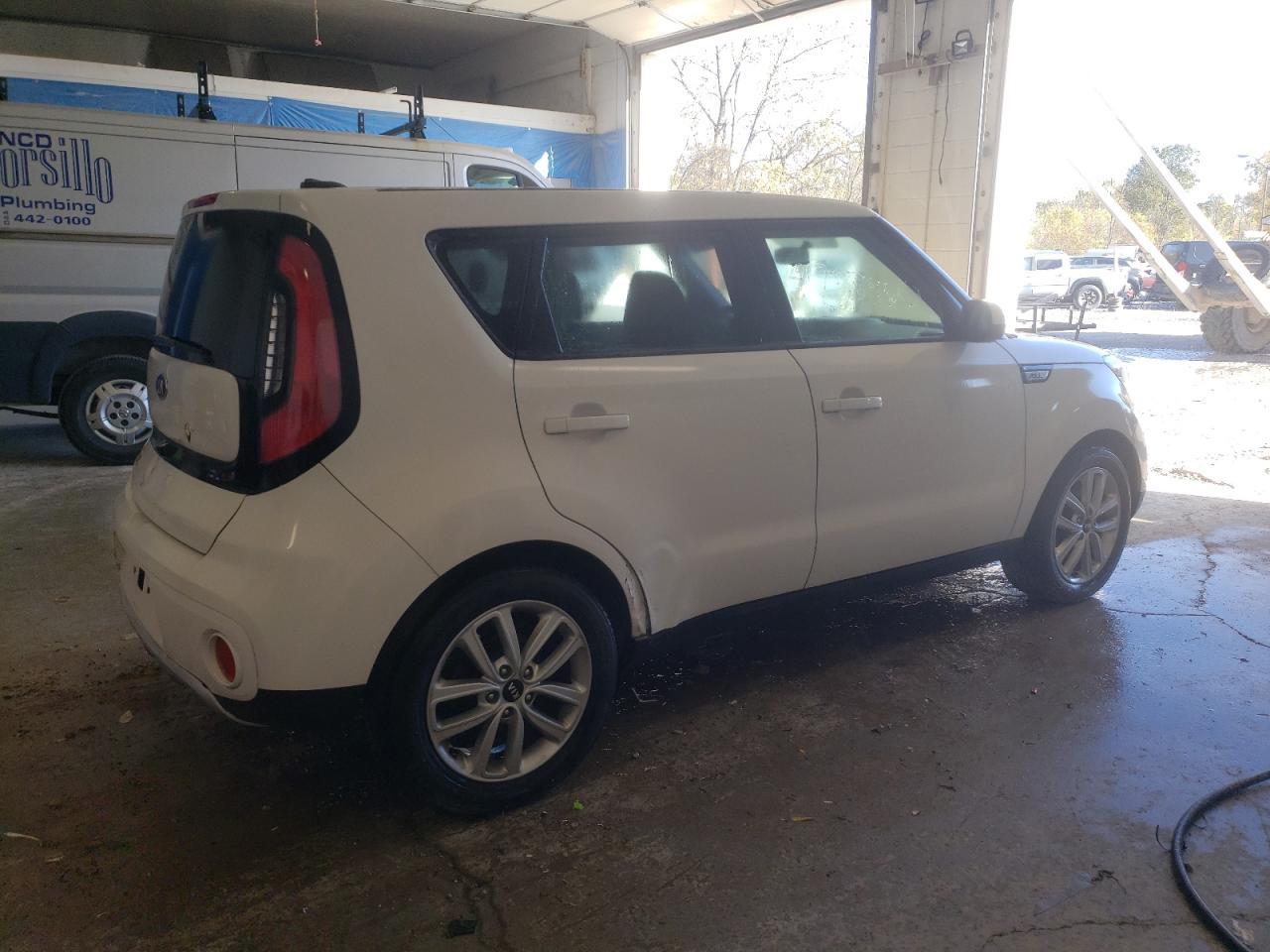 2017 Kia Soul + - Image 3
