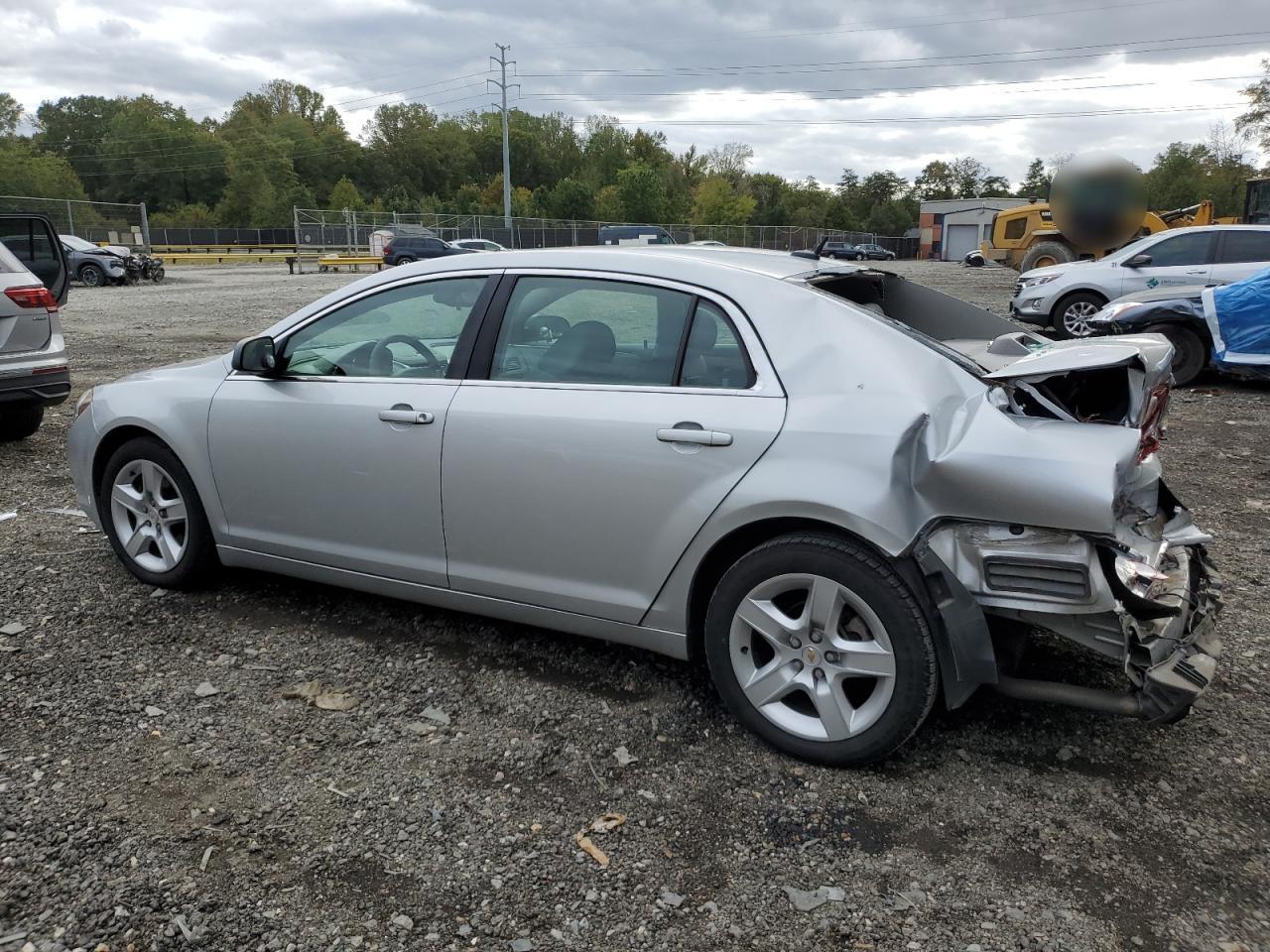 2011 Chevrolet Malibu 4D - Фото 2