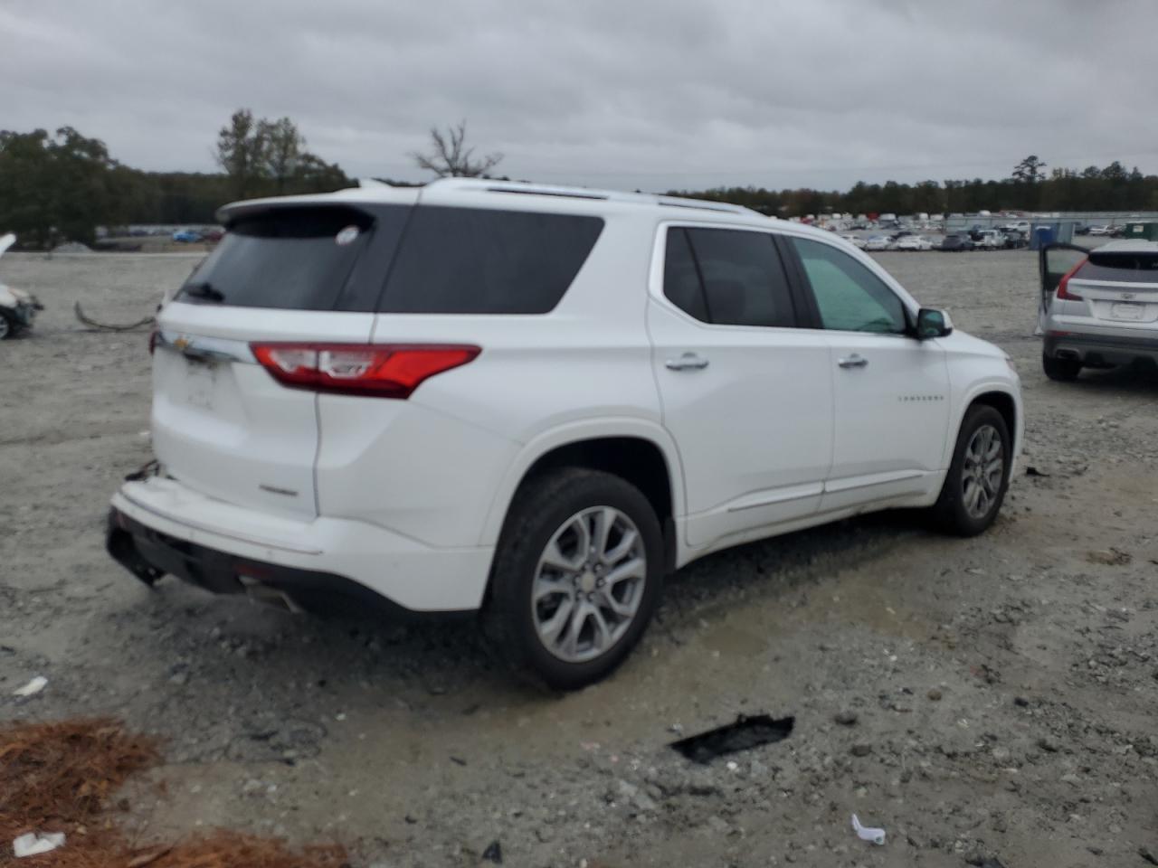2020 Chevrolet Traverse Premier - Фото 3