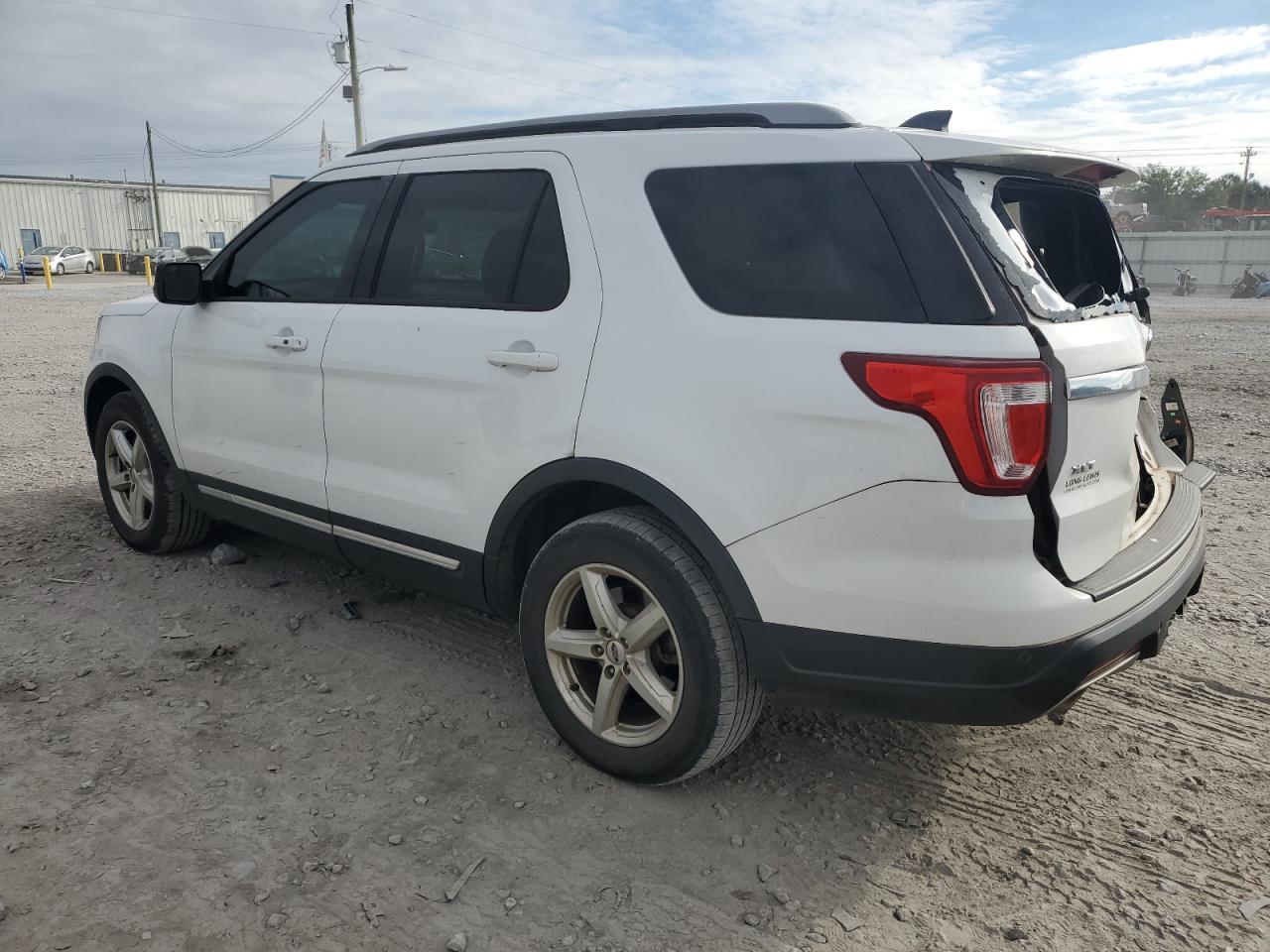 2018 Ford Explorer Xlt - Фото 2