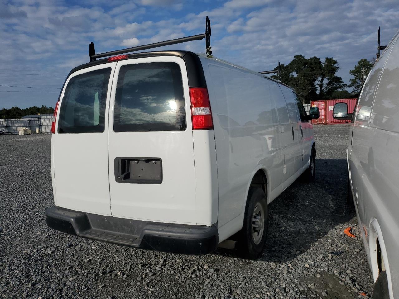 2021 Chevrolet Express G2500 - Фото 3