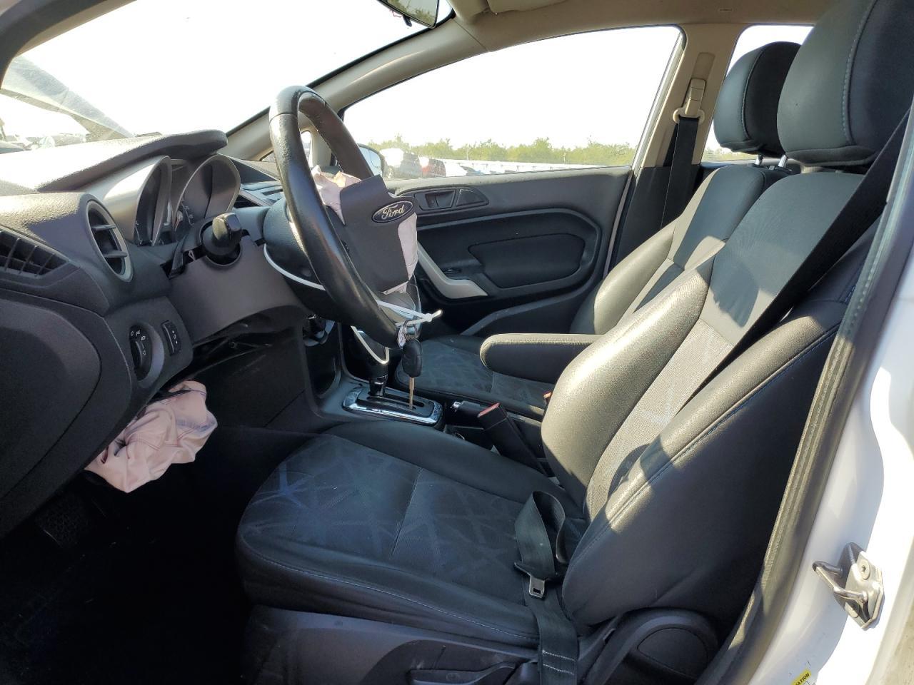 2013 Ford Fiesta Se - Фото 7