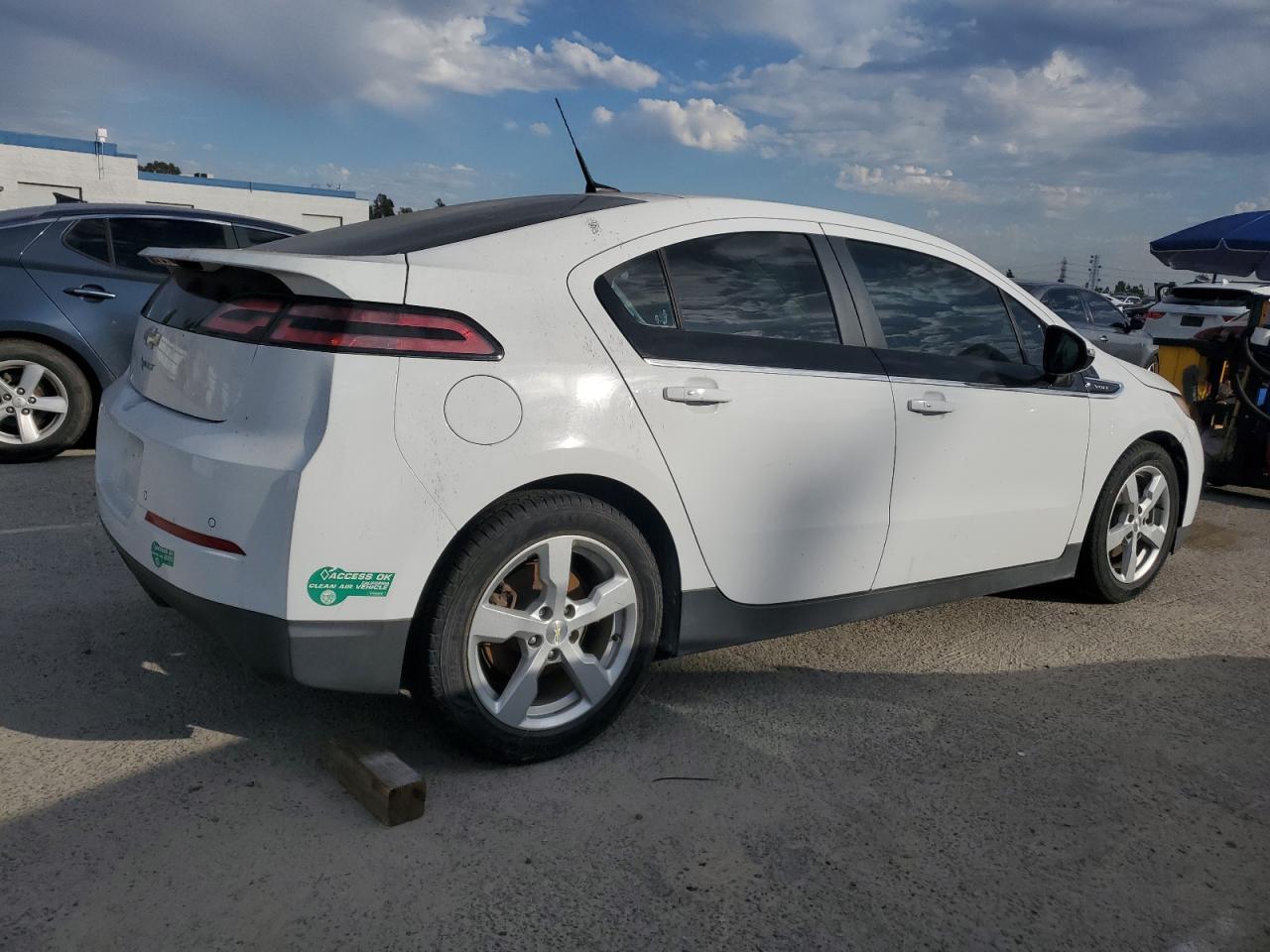 2014 Chevrolet Volt - Image 3