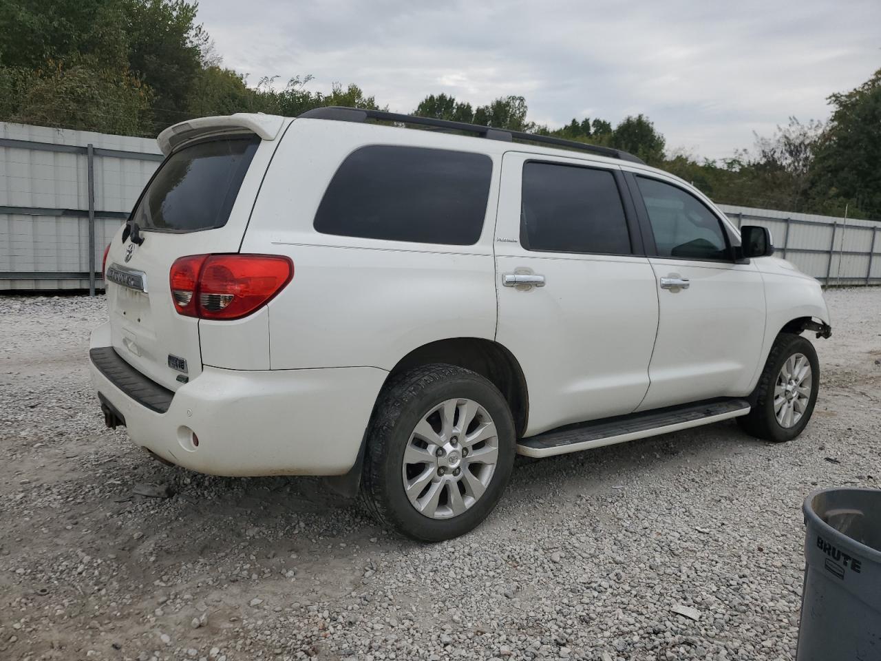 2011 Toyota Sequoia Platinum - Фото 3