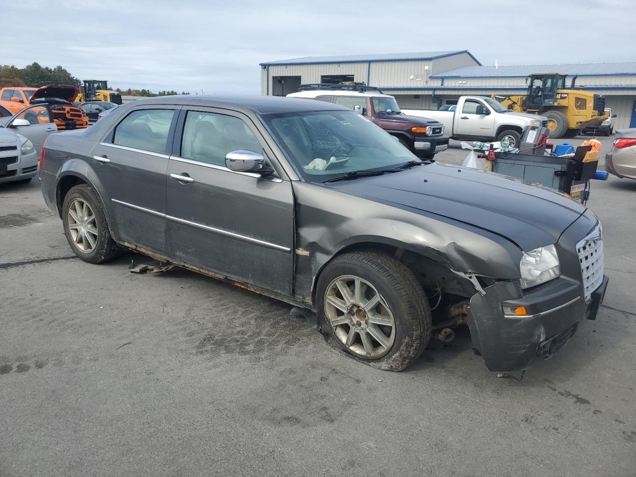 2010 Chrysler 300 Touring - Image 4