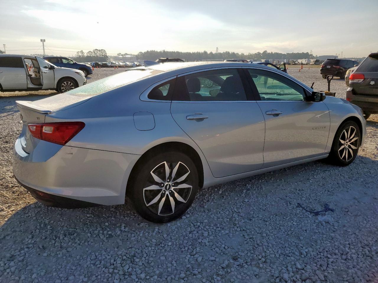 2017 Chevrolet Malibu Lt - Image 3