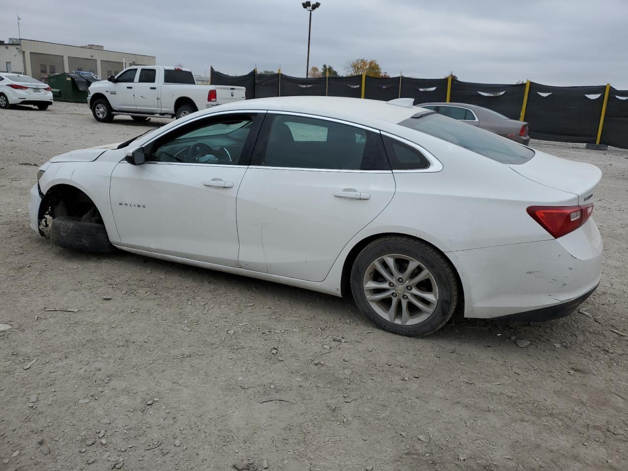 2016 Chevrolet Malibu Lt - Image 2