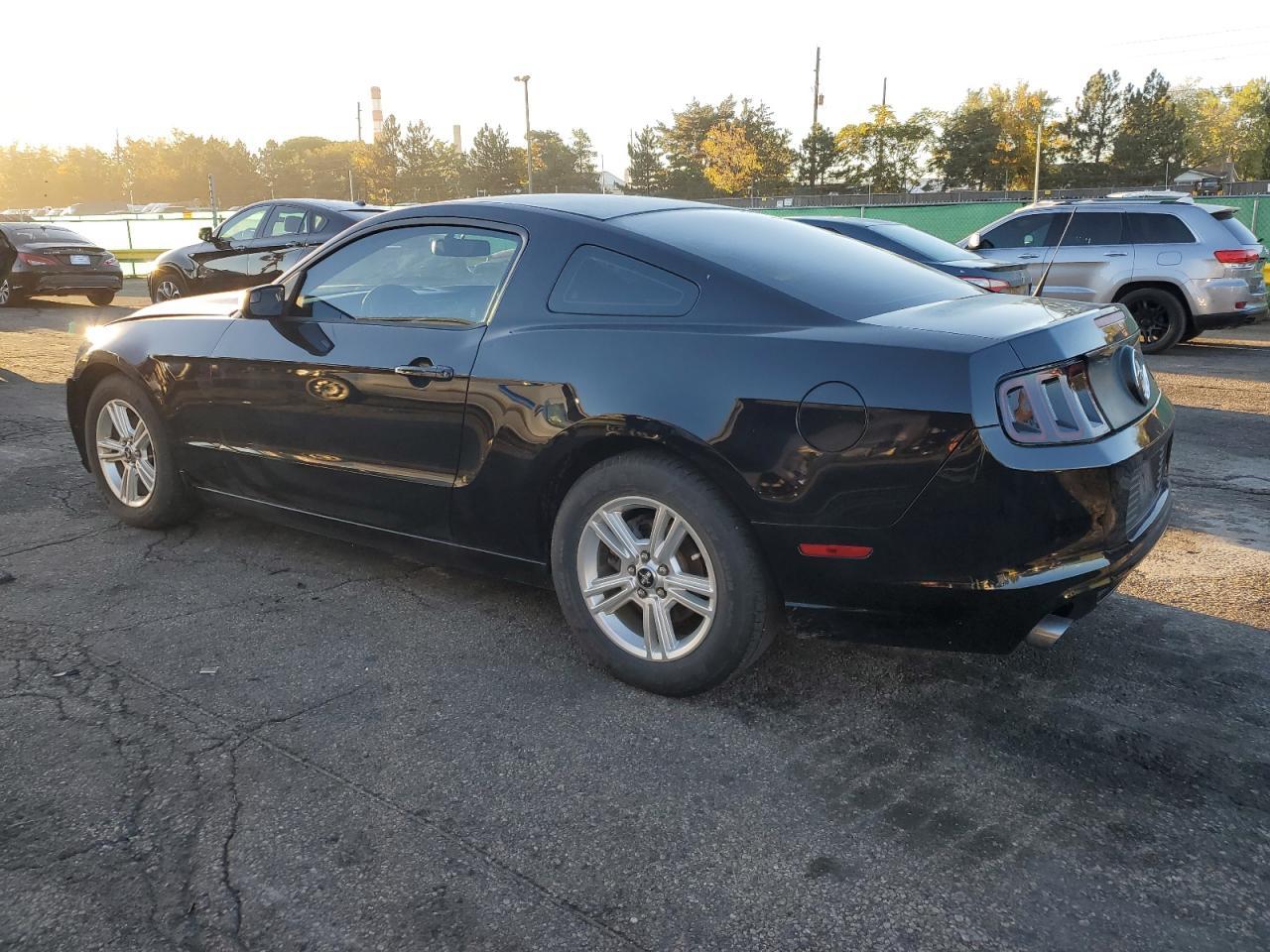 2013 Ford Mustang - Фото 2
