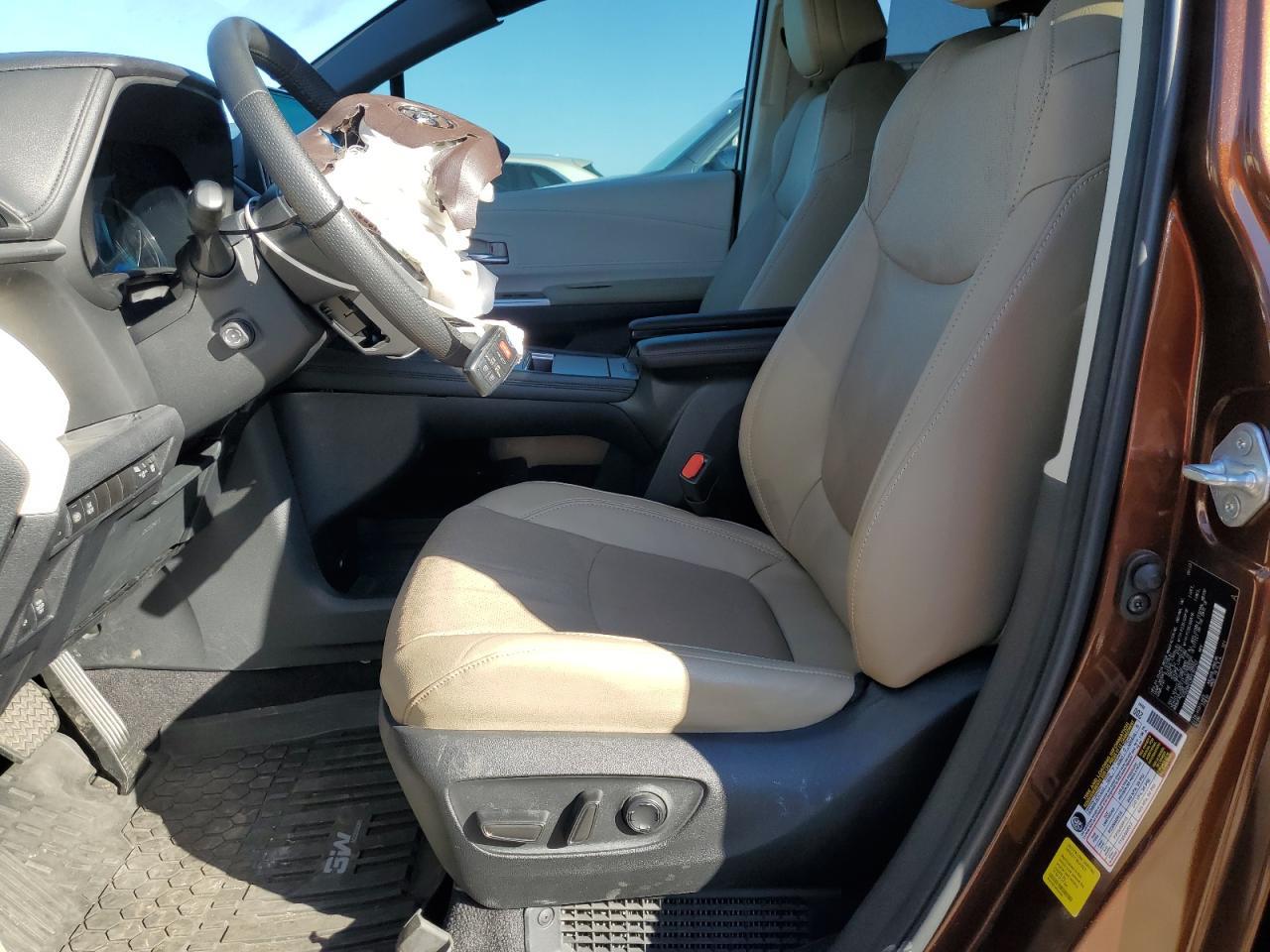 2023 Toyota Sienna Limited - Image 7