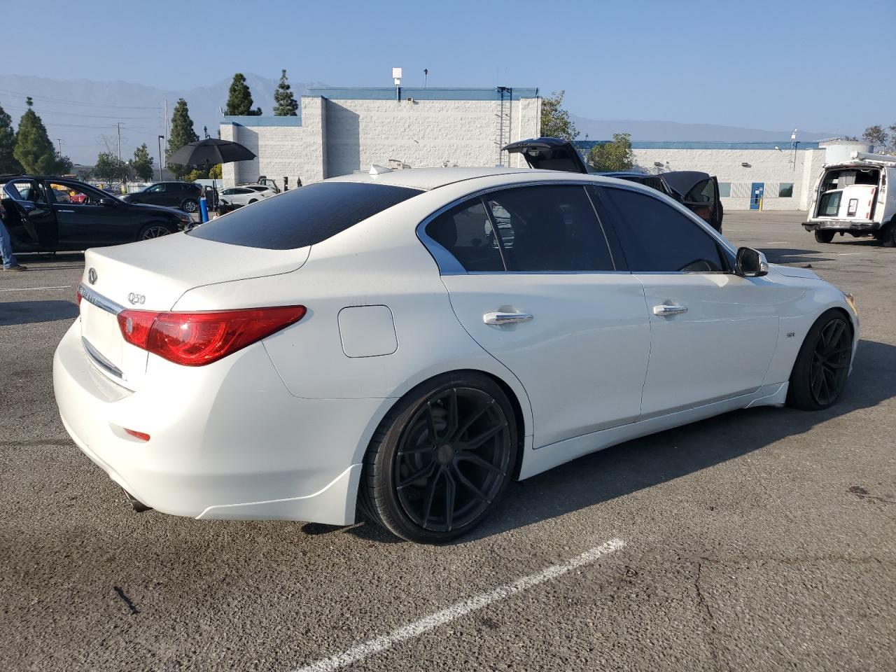 2017 Infiniti Q50 Premium - Image 3