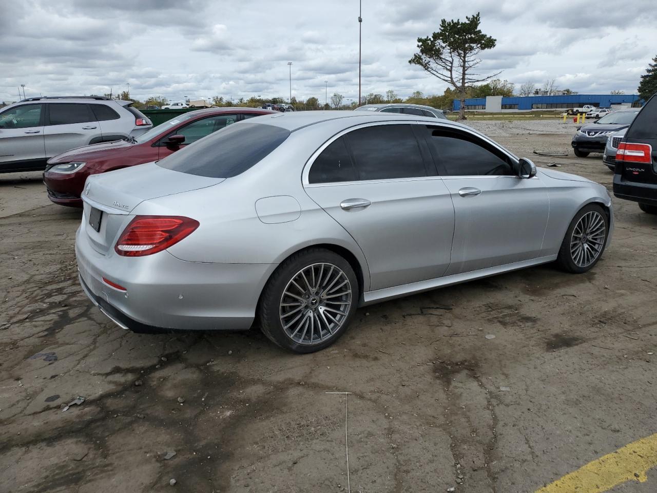 2018 Mercedes-Benz E 300 4Matic - Фото 3