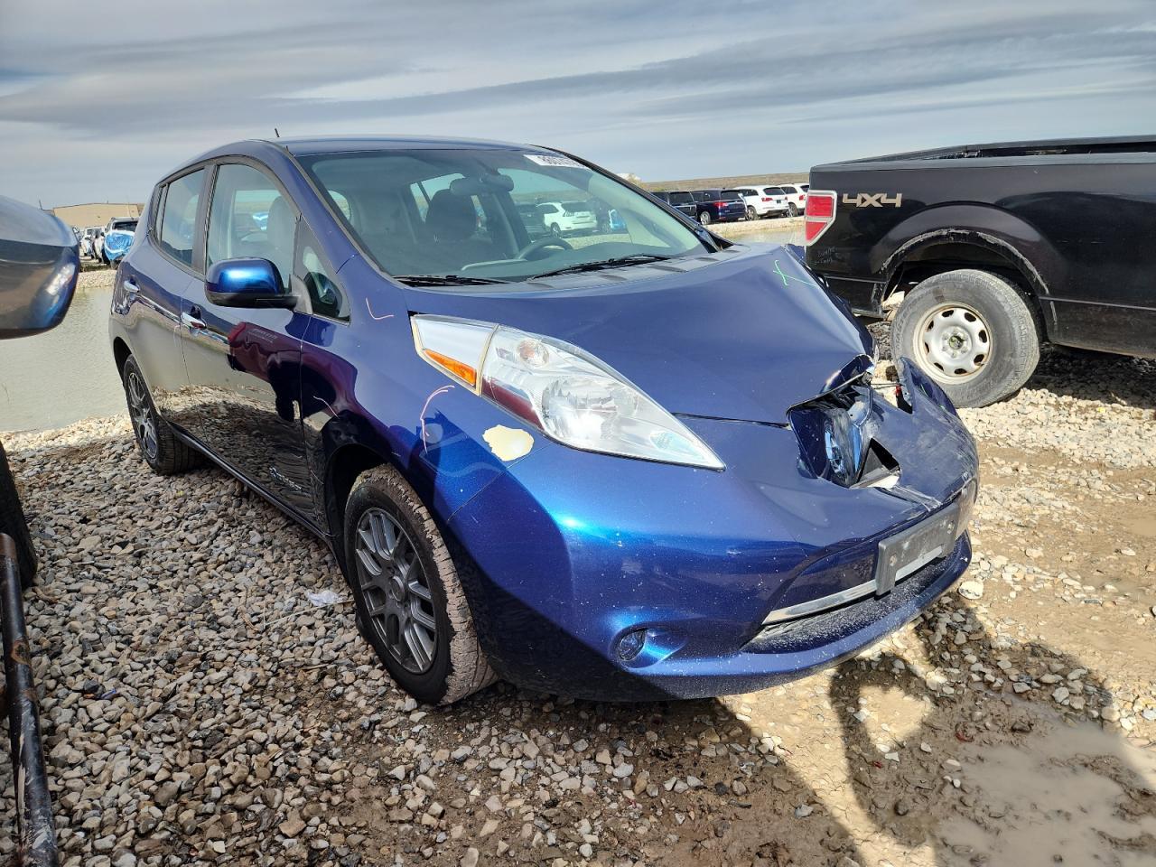 2017 Nissan Leaf S - Image 4