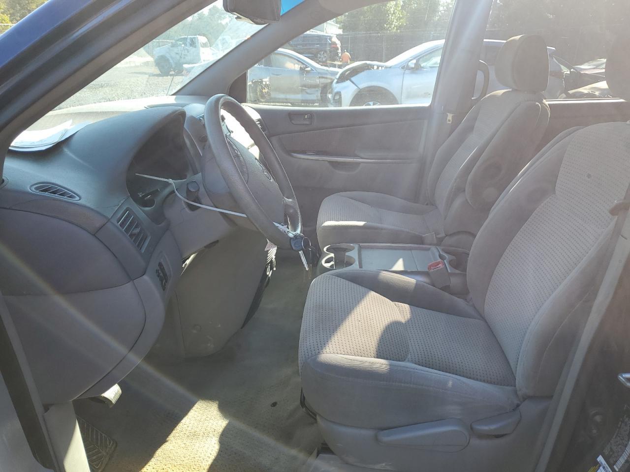2006 Toyota Sienna Ce - Image 7