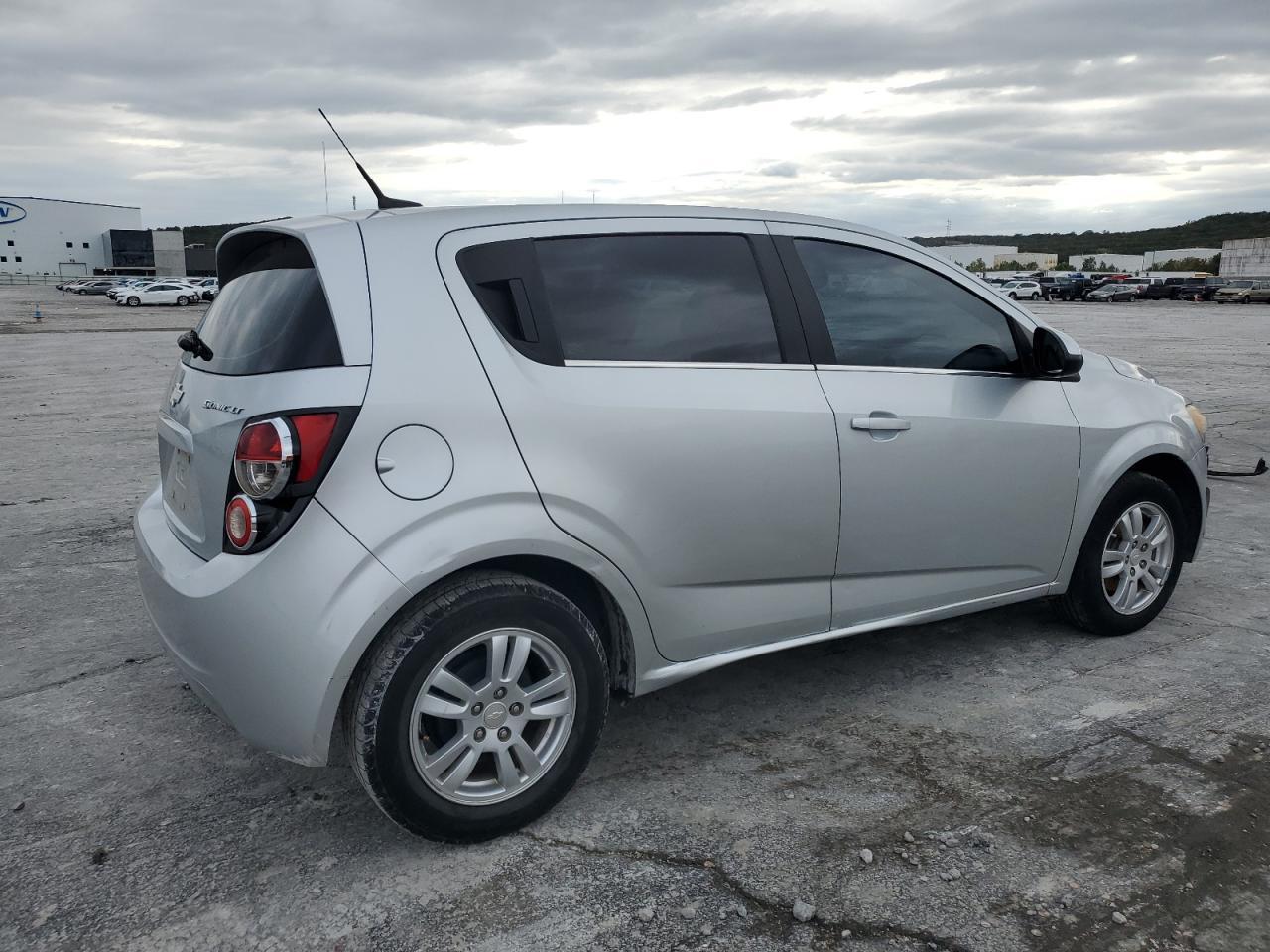 2013 Chevrolet Sonic Lt - Image 3