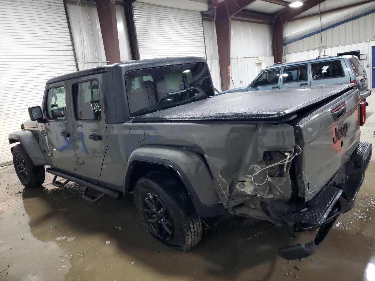 2021 Jeep Gladiator Sport - Фото 2