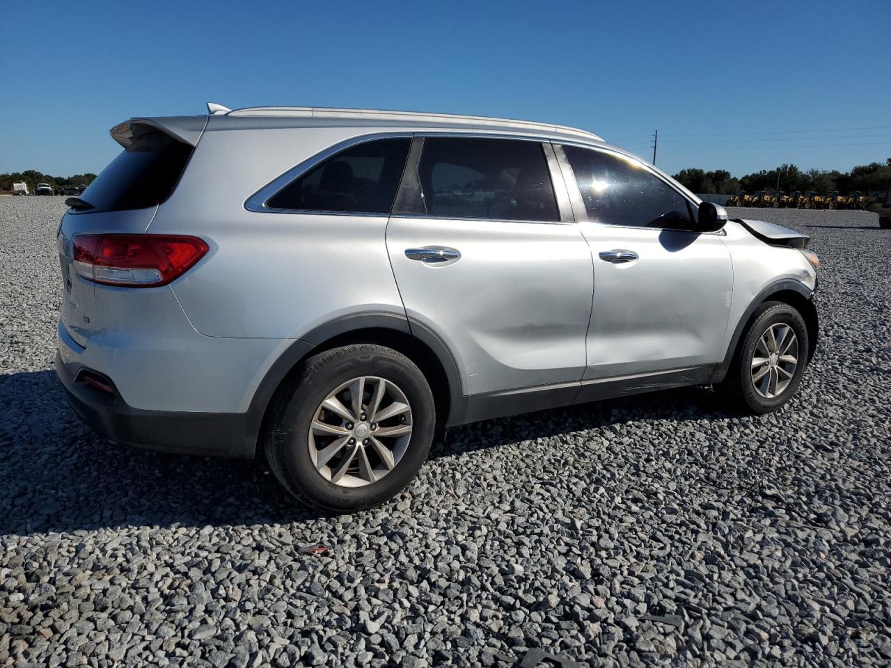 2016 Kia Sorento Lx - Image 3