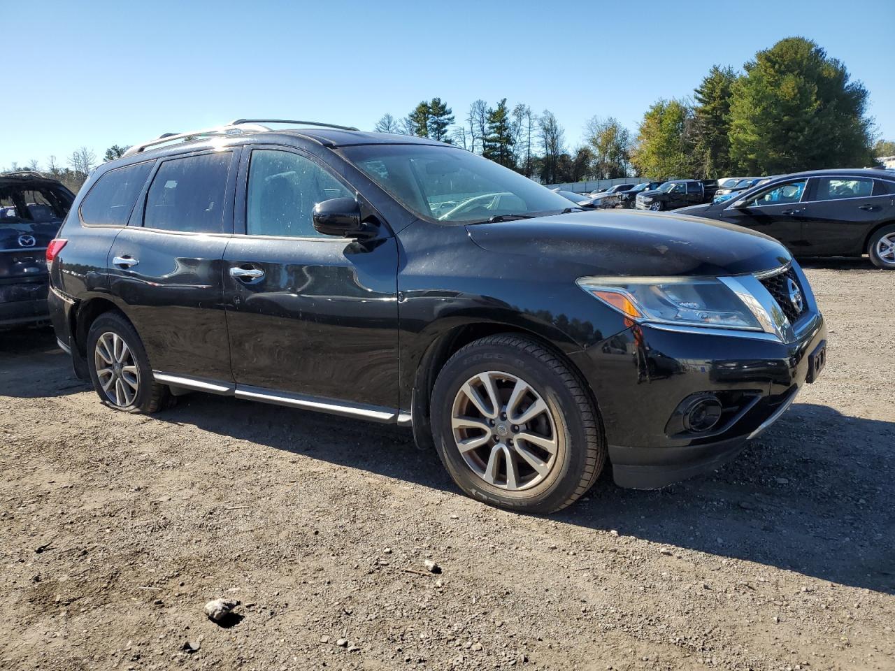 2015 Nissan Pathfinder S - Image 4
