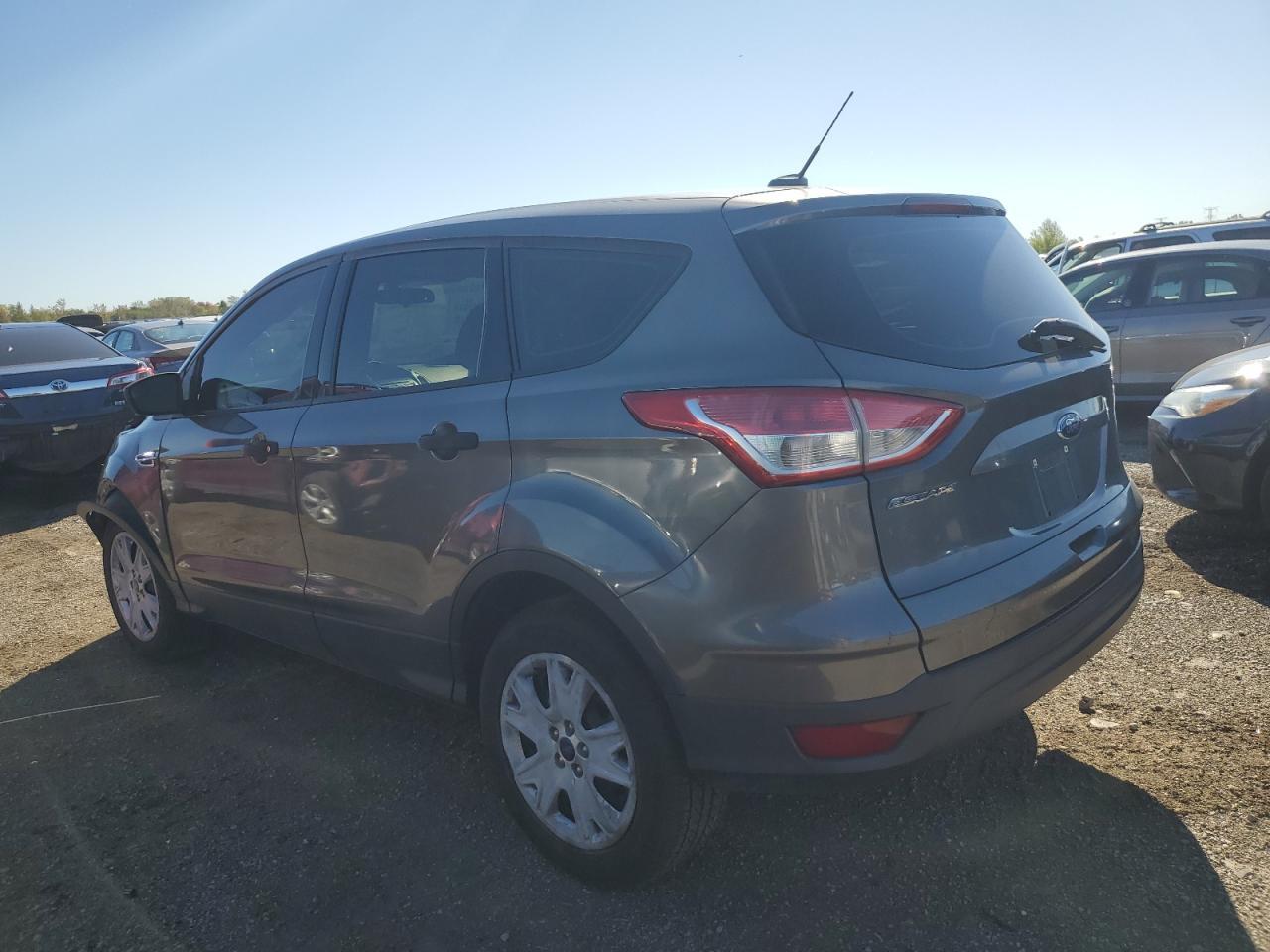 2013 Ford Escape S - Фото 2
