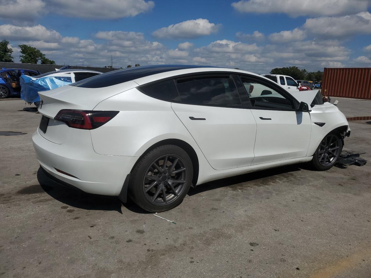 2023 Tesla Model 3 - Фото 3