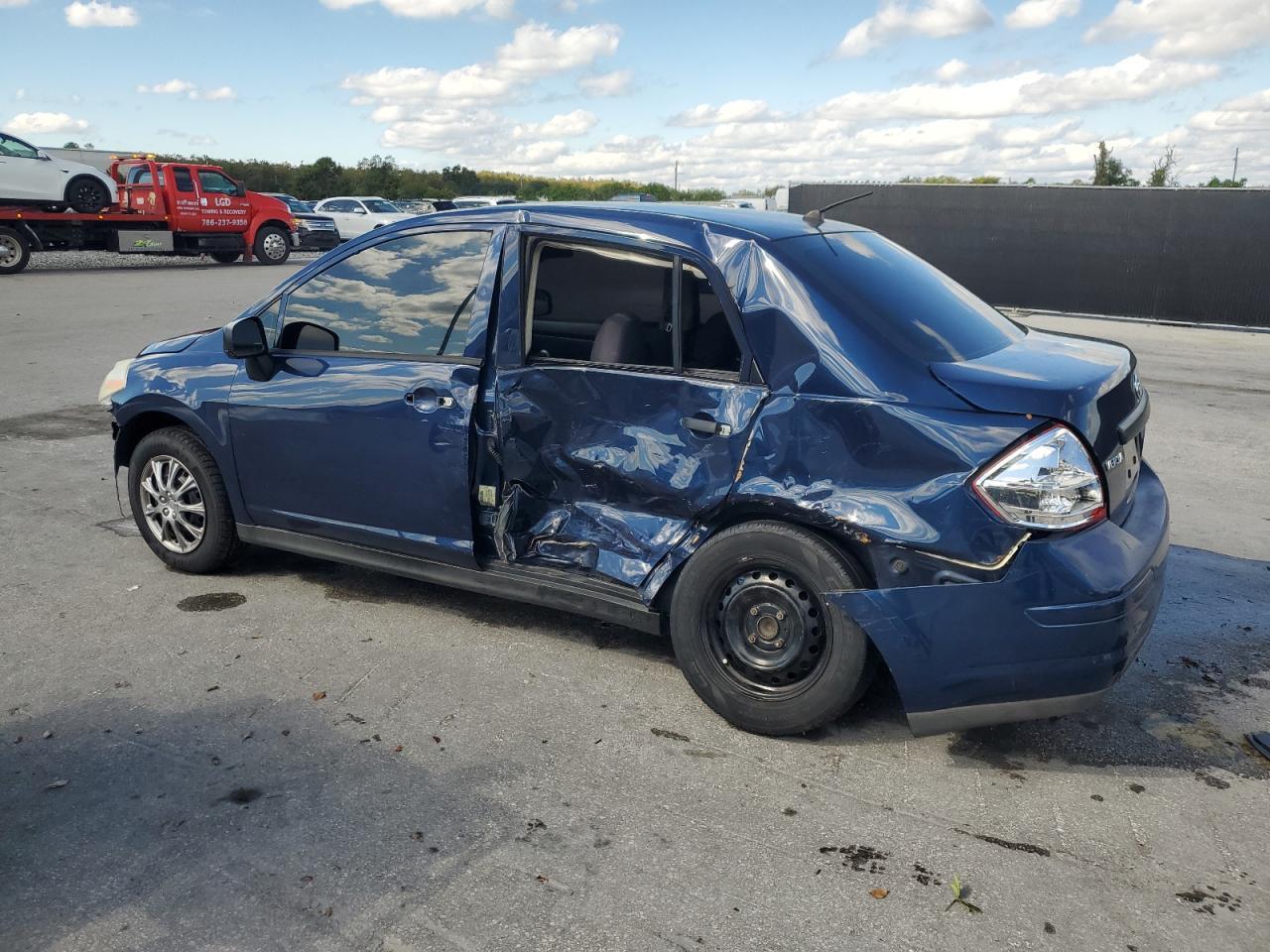2009 Nissan Versa S - Image 2